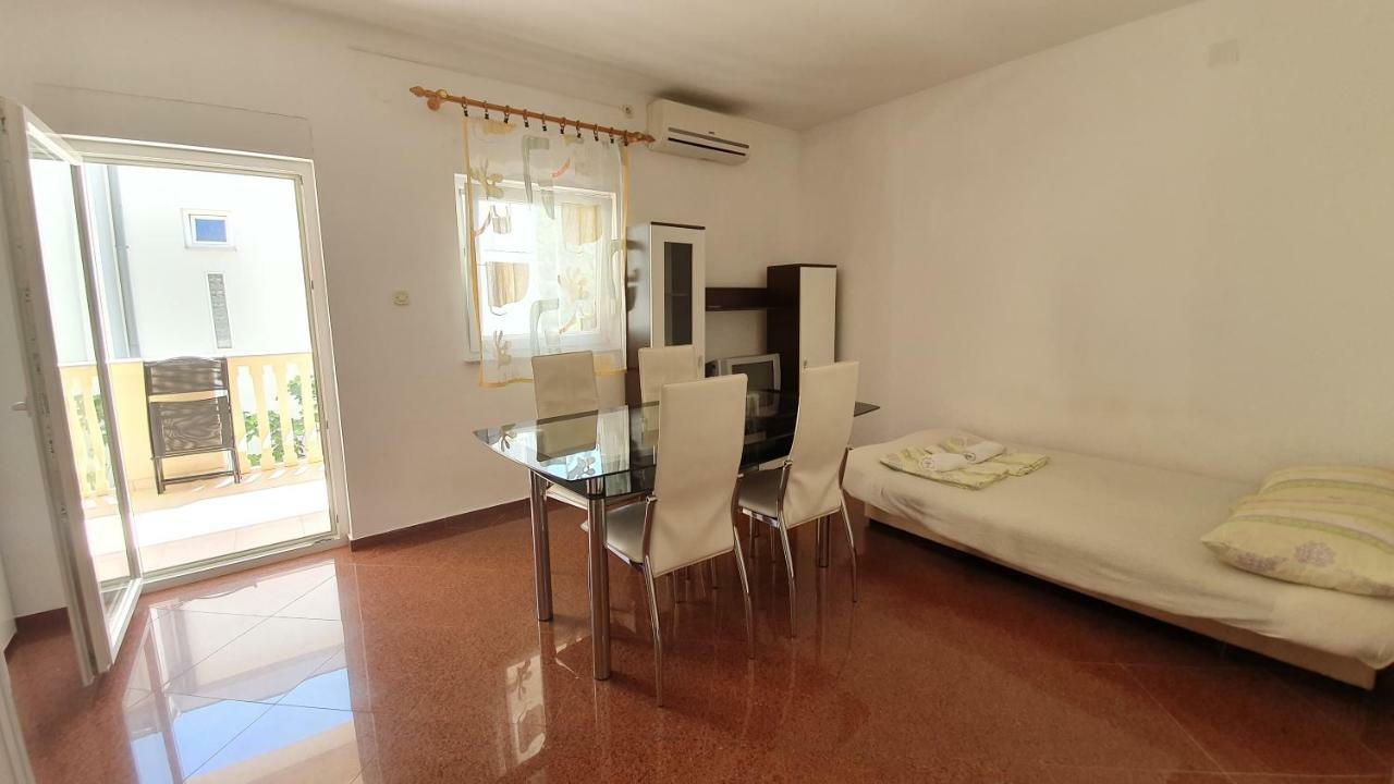 Apartments Mislav โนวาลยา ภายนอก รูปภาพ