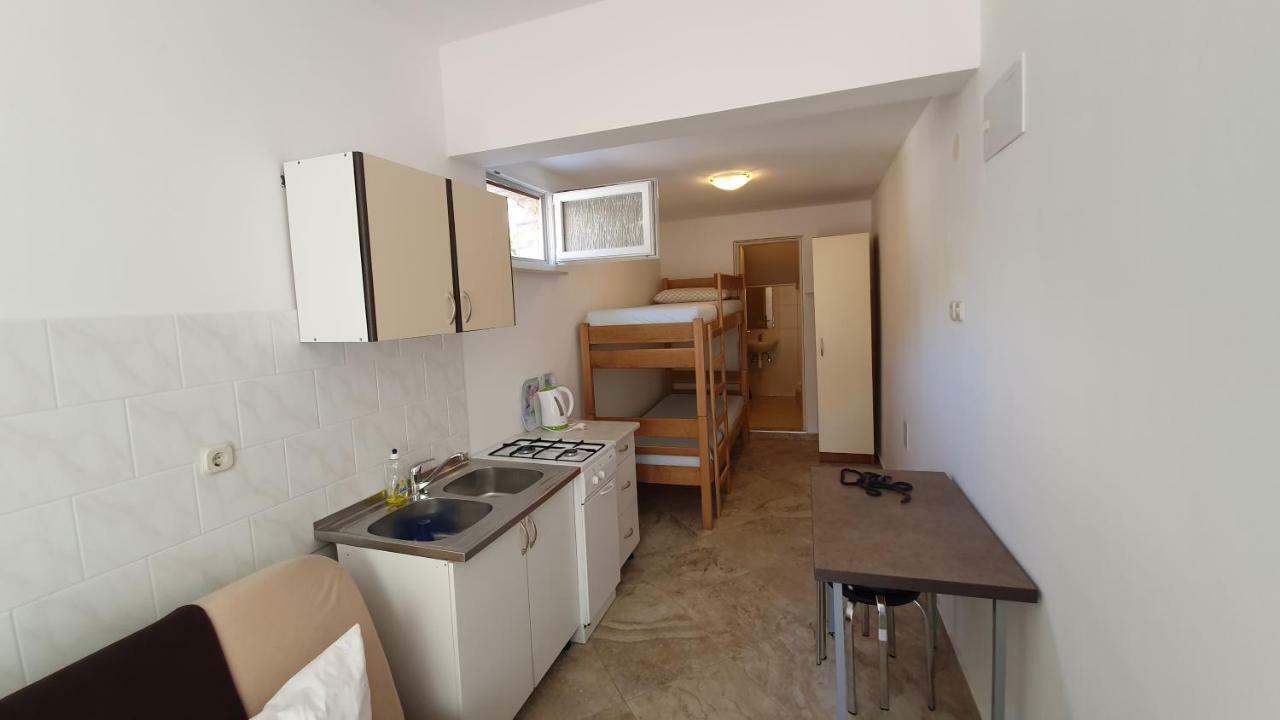Apartments Mislav โนวาลยา ภายนอก รูปภาพ