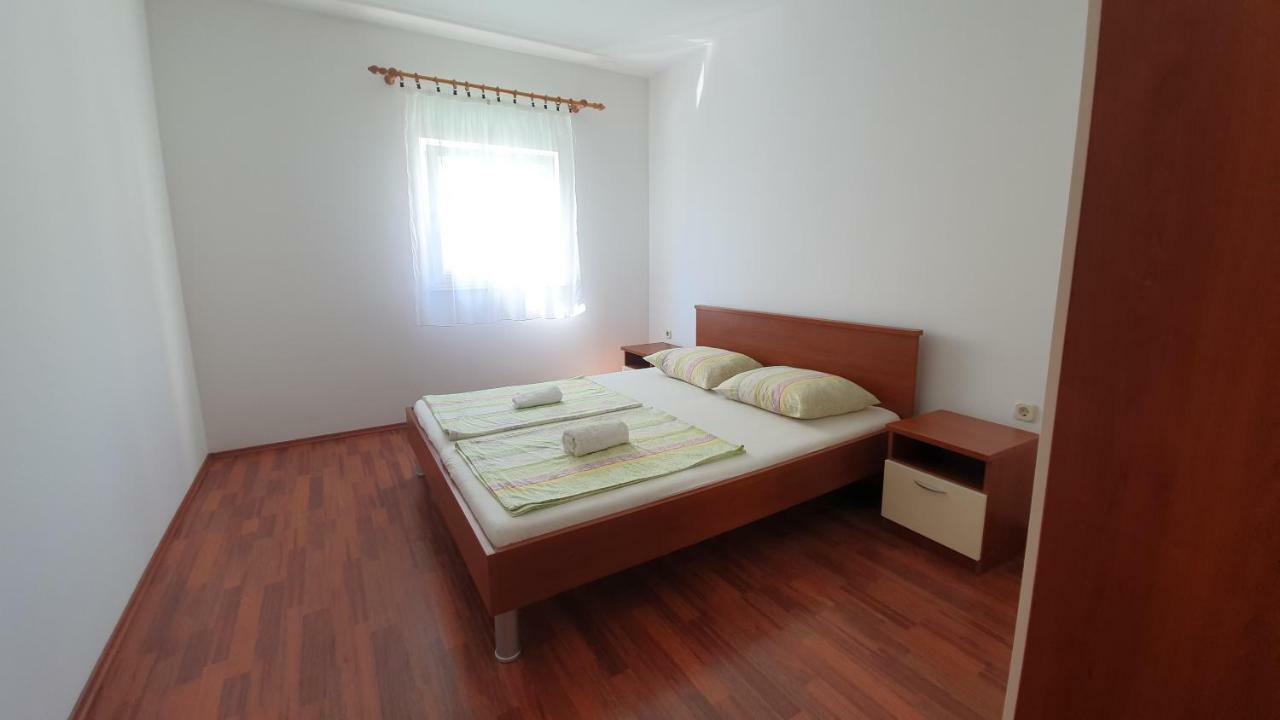 Apartments Mislav โนวาลยา ภายนอก รูปภาพ